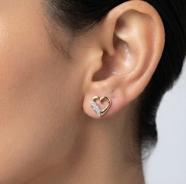 9ct Open Heart studs (.06)